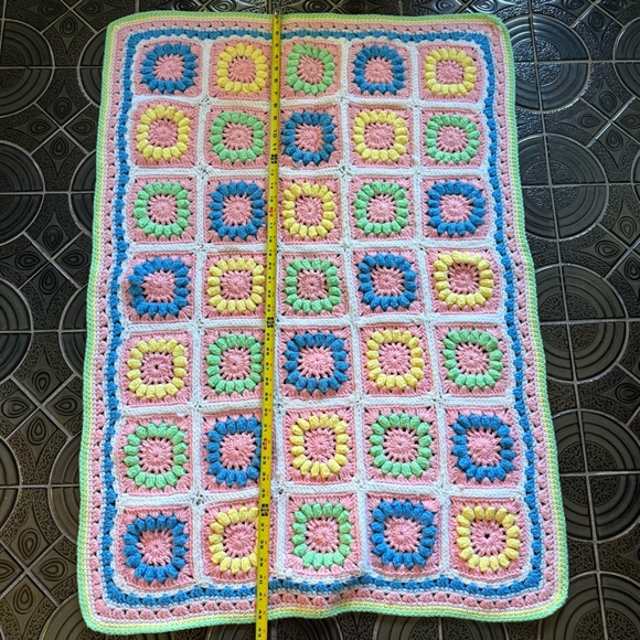 Vtg Granny Squares Multicolor Handmade Crochet  Pink Blue Green Yellow Afghan - Picture 7 of 7